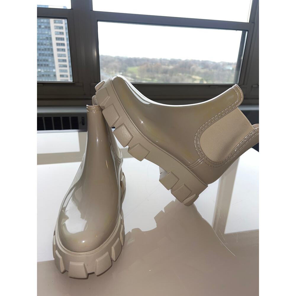 Forever 21 Elegant Waterproof Platform Chelsea Ankle Boots - Size 9, Impeccable